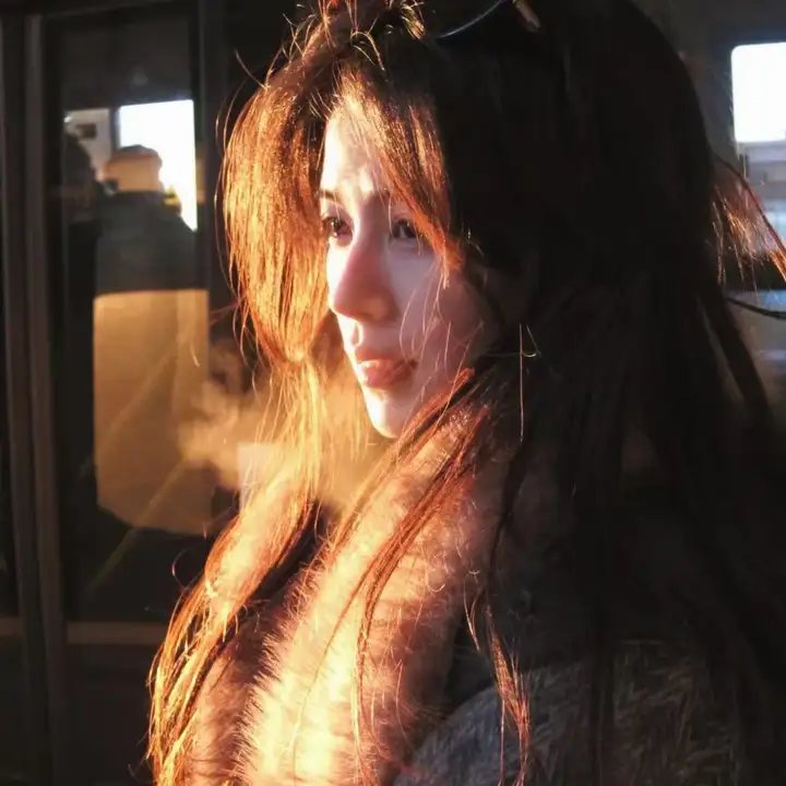 愤怒的黑人女孩与她的怪物